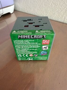 Minecraft Jelly Cubes Mystery Block - Mojang Studios Green & Gray
